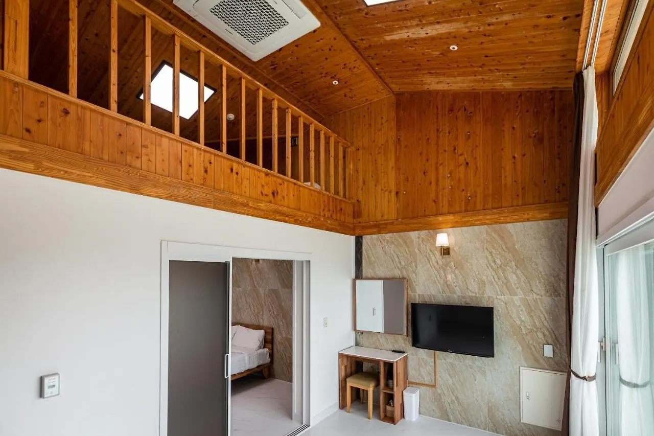 ג'גו Aewol Oceanstay
