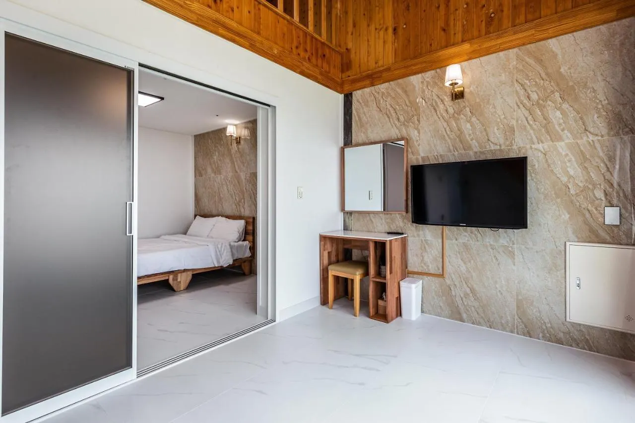 ג'גו Aewol Oceanstay 0*,  קוריאה הדרומית