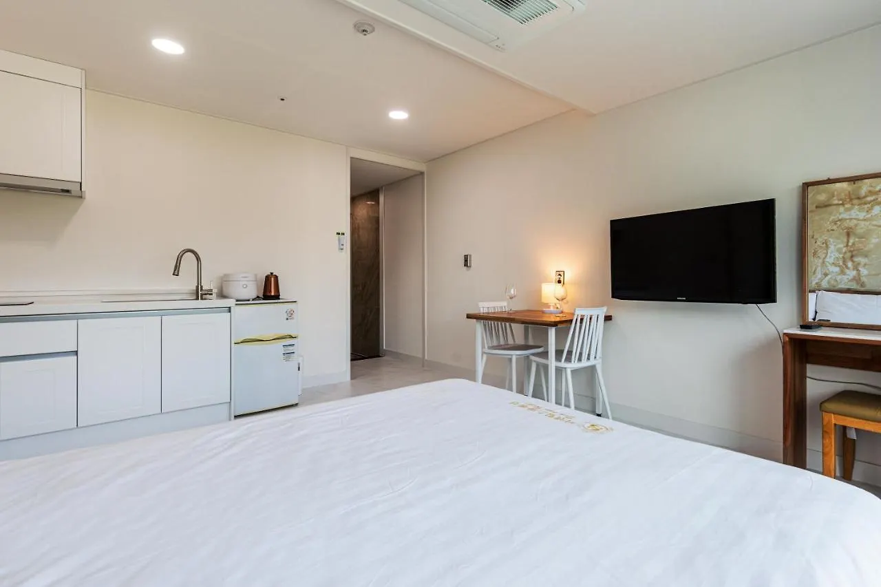 ג'גו Aewol Oceanstay