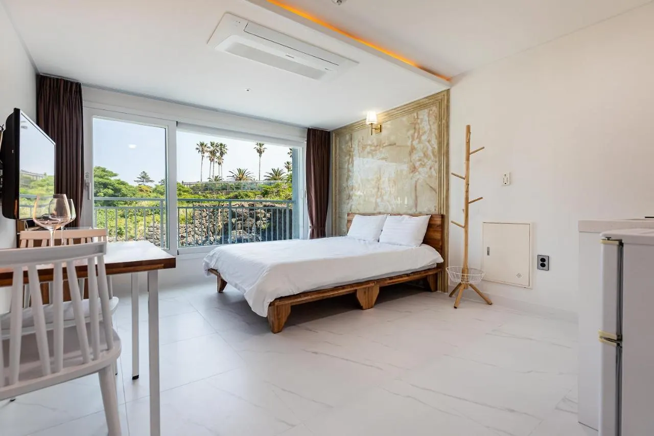 ג'גו Aewol Oceanstay מלון