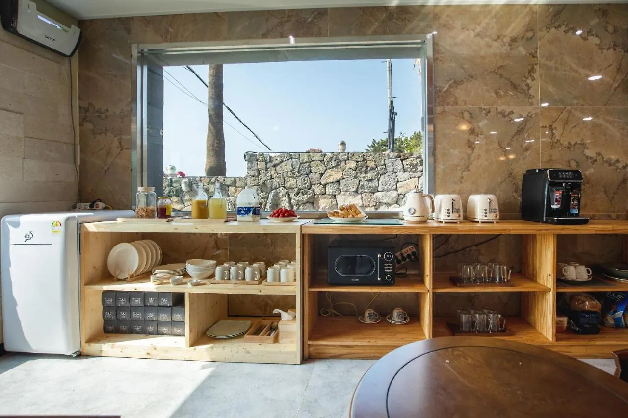 ג'גו Aewol Oceanstay מלון